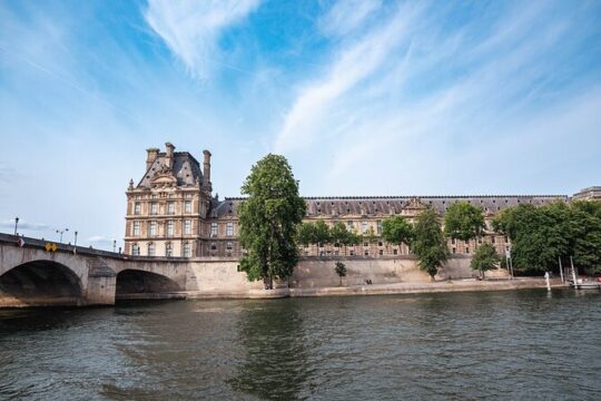 River Seine Sightseeing Boat Tour with Audio Guide