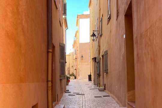 Be a movie star in Saint Tropez!