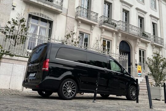 Transfer between the hotel and Lisbon airport