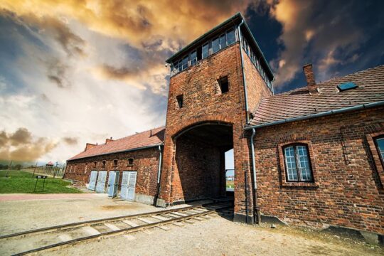 Auschwitz-Birkenau guided tour with hotel pickup in the midday