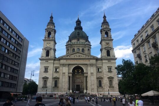 8-hour private Budapest city tour by car / minivan