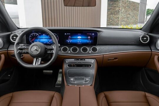 Arrival Private Transfer by Business Car from Lisbon airport LIS to Lisbon City