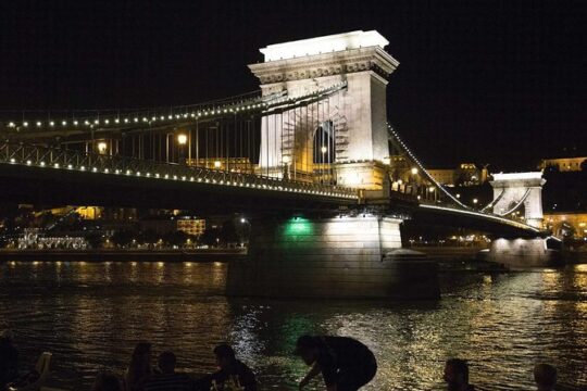 Bright Lights of Budapest Night Tour with Boat Cruise and Wine