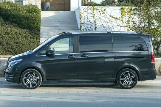 Airport Transfer: Lisbon to Lisbon Airport LIS in Luxury Van