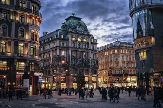 Budapest to Vienna - Private Transfer with 2 hours of Sightseeing