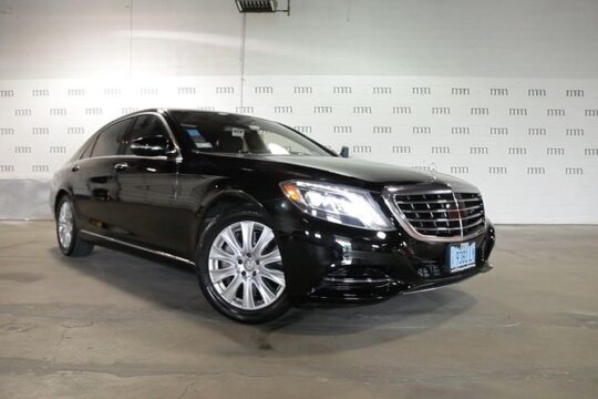 Private 4-Door Mercedes Limo Transfer from or to Chicagoland Airport and Suburbs