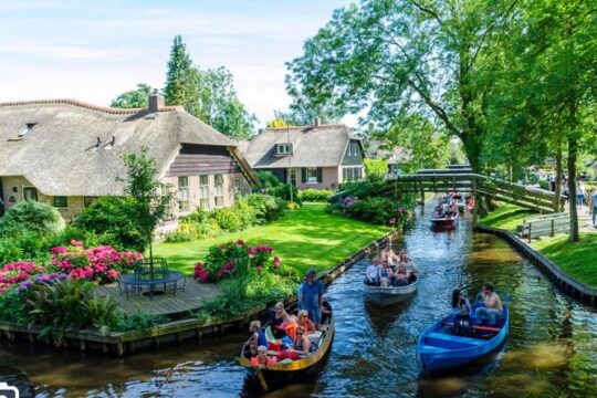 Giethoorn Private Day Tour