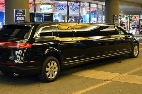Private Transfer: Theme Park Hotels to Orlando Airport by Minibus