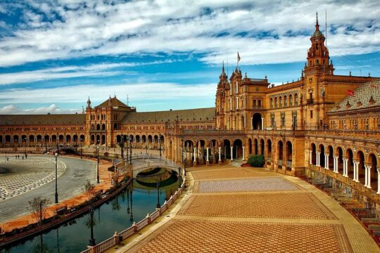 Private Transfer from Lisbon to Seville with 2 hours for sightseeing