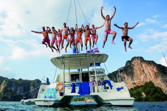 4H Private Sailing Tour with Water Activity (Drinks and BBQ as option)