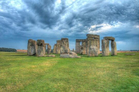 Private Driver guided tour Stonehenge Windsor castle and Bath.