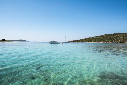 Private day trip to Hvar and Blue lagoon with Snorkeling