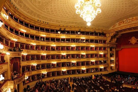 Guided Private Tour at the heart of Milan & La Scala Theatre
