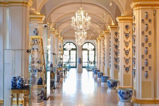 Private transfer from Berlin to Prague with Meissen Porcelain Manufactory stop