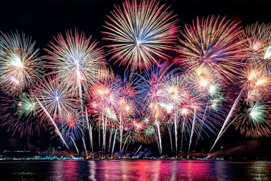 31st December Firework and Champagne Sailing Tour in Lisbon