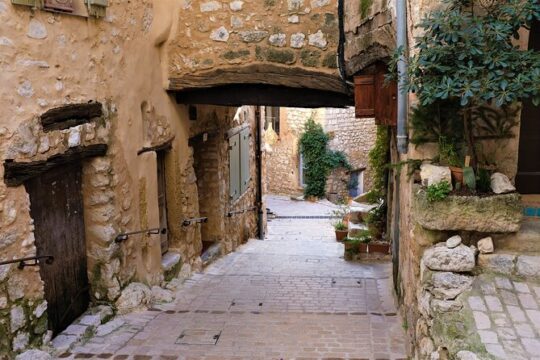 A Breeze of Provence - With Tour Company recommended by Rick Steves