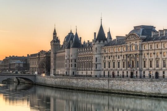 Family escape Game with kids and teens on the Île de la Cité