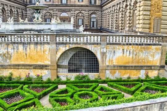 Florence: Palazzo Pitti & Boboli Gardens Private Tour w/ Tickets