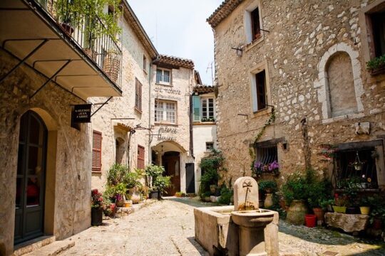 Places of medieval heritage and traditions cultural tour