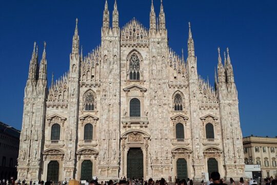The jewels of the North Italy 3 days tour. Departure from Milan