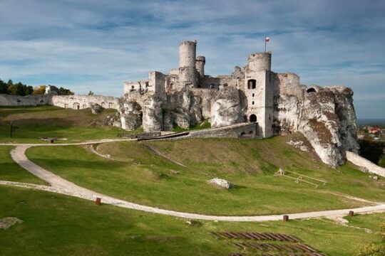 Ogrodzieniec Castle & Ojcow National Park Tour