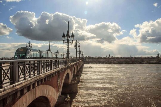 e-Scavenger hunt Bordeaux: Explore the city at your own pace