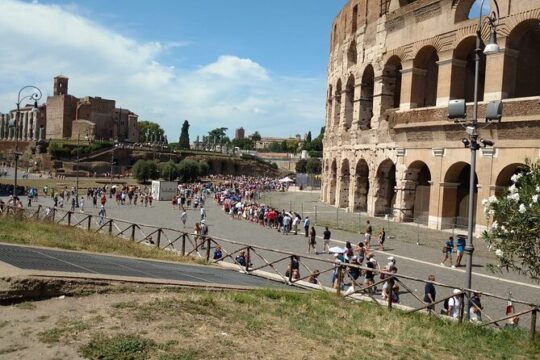 SkipTheLine 3 Hours Colosseum and Roman Forum Tour