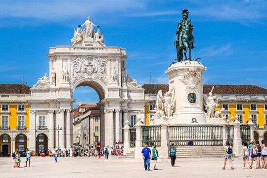 Private Porto Tour from Lisbon with Stop in Douro Valley