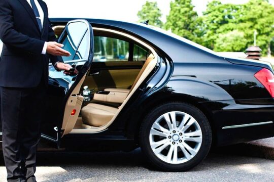 Full day luxury car with driver at disposal in Brussels