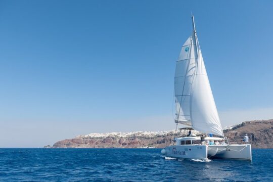Shared Platinum Morning Trip of Santorini via Hot Springs & White Beach
