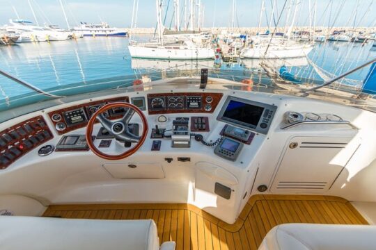 4 Hours Luxury Private Charter Sea Ray 52