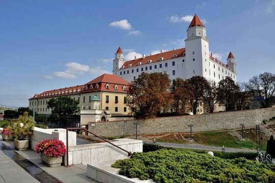2 days Vienna - Bratislava PRIVATE guided tour package from Budapest with lunch