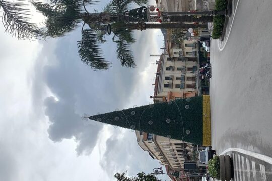 Tour of the City of Sorrento with beautiful Christmas decorations
