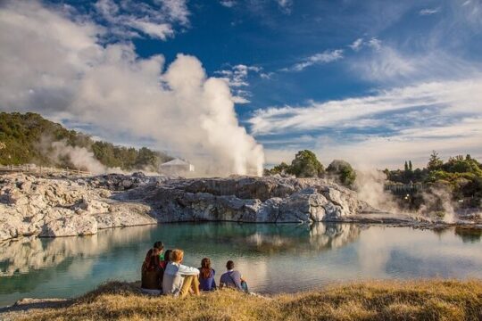 Private Tour to Rotorua’s Natural wonders and Māori Arts & craft.