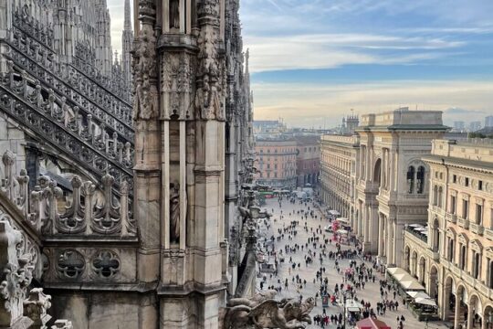 Milan: La Scala Theater and Duomo Rooftops Tour