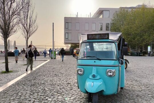Private Tuk Tuk Tour 1h30 to Lisbon