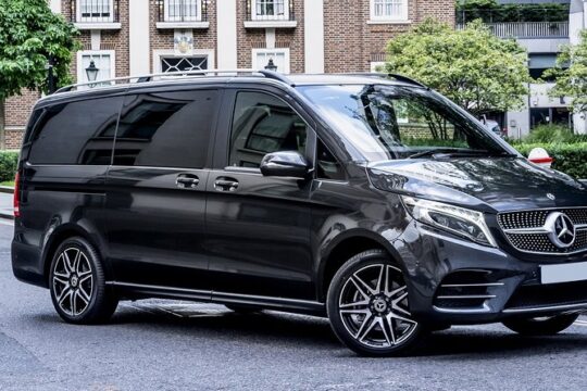 Melbourne Private Transfer to Melbourne Airport MEL in Luxury Van