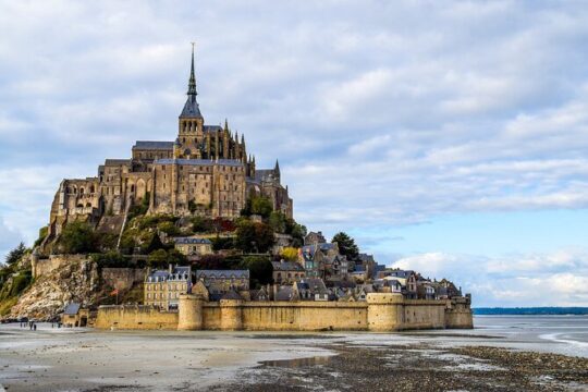 Private transport from Paris to Mont-Saint-Michel