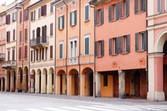 Private Transfer From Milan To Bologna With a 2 Hour Stop