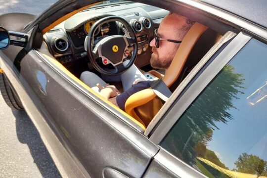 Ferrari driving experience on motorway in Braga