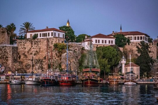 Cıty Tour Of ANTALYA with boat 1 hours. (the place to be seen)