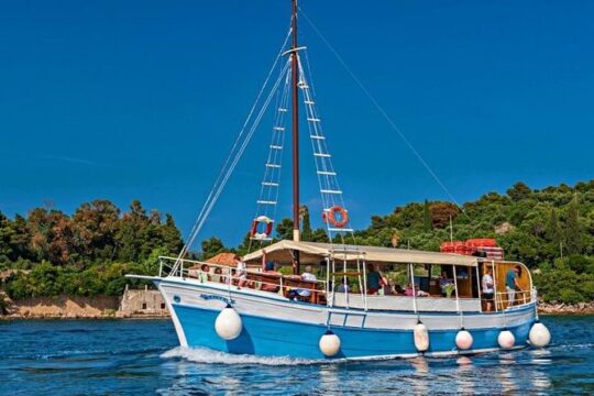 Rent a Traditional Wooden Boat (64 pax)