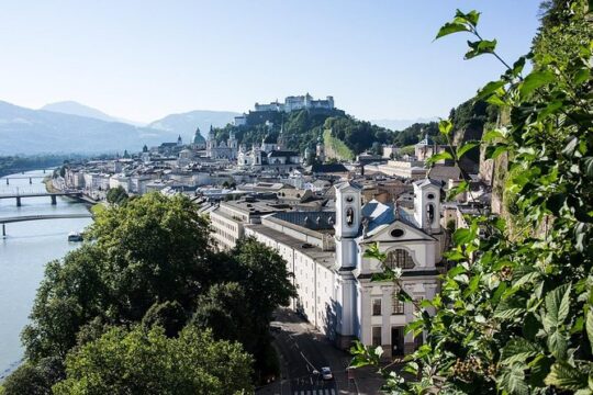 Budapest to Salzburg - 2h of Sightseeing Private Car Transfer