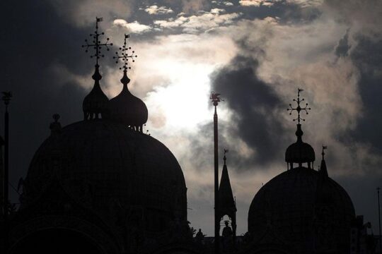 The sacred meets the prophane (free tour to Murano included) - PRIVATE