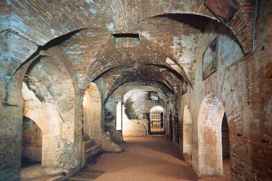Golf-cart small group tour Catacombs of Rome