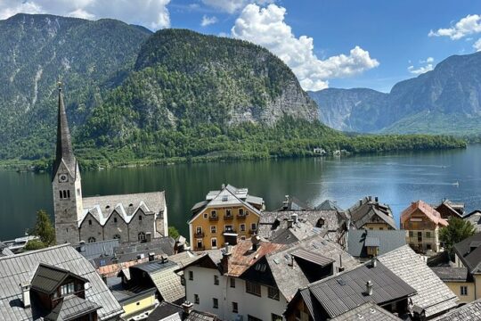 Private full-day tour to Hallstatt Salzkammergut and Melk