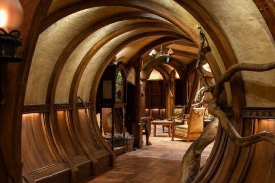 Hobbiton & Rotorua Small Group Tour from Auckland