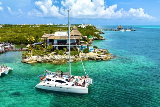 Shared Cancun Catamaran to Isla Mujeres Beach with Snorkeling