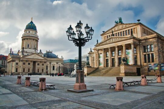 1-way private transfer Berlin to Karlovy Vary - Mercedes Benz - up to 7 persons