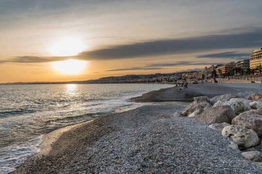 Private Transfer From Milan To Nice With a 2 Hour Stop in Genoa